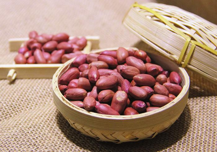 Roasted Peanuts With Red Skin