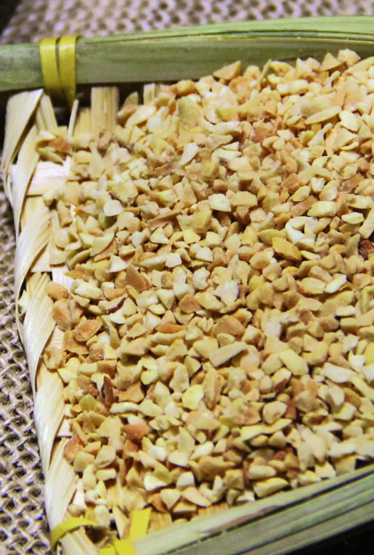 ROASTED SPLIT PEANUTS
